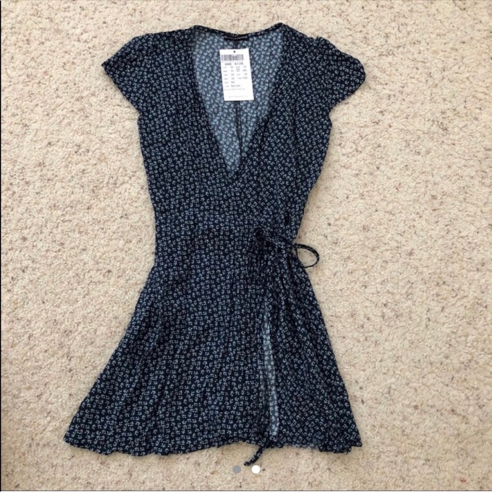 Brandy Melville Robbie Dress - Picture 4 of 4